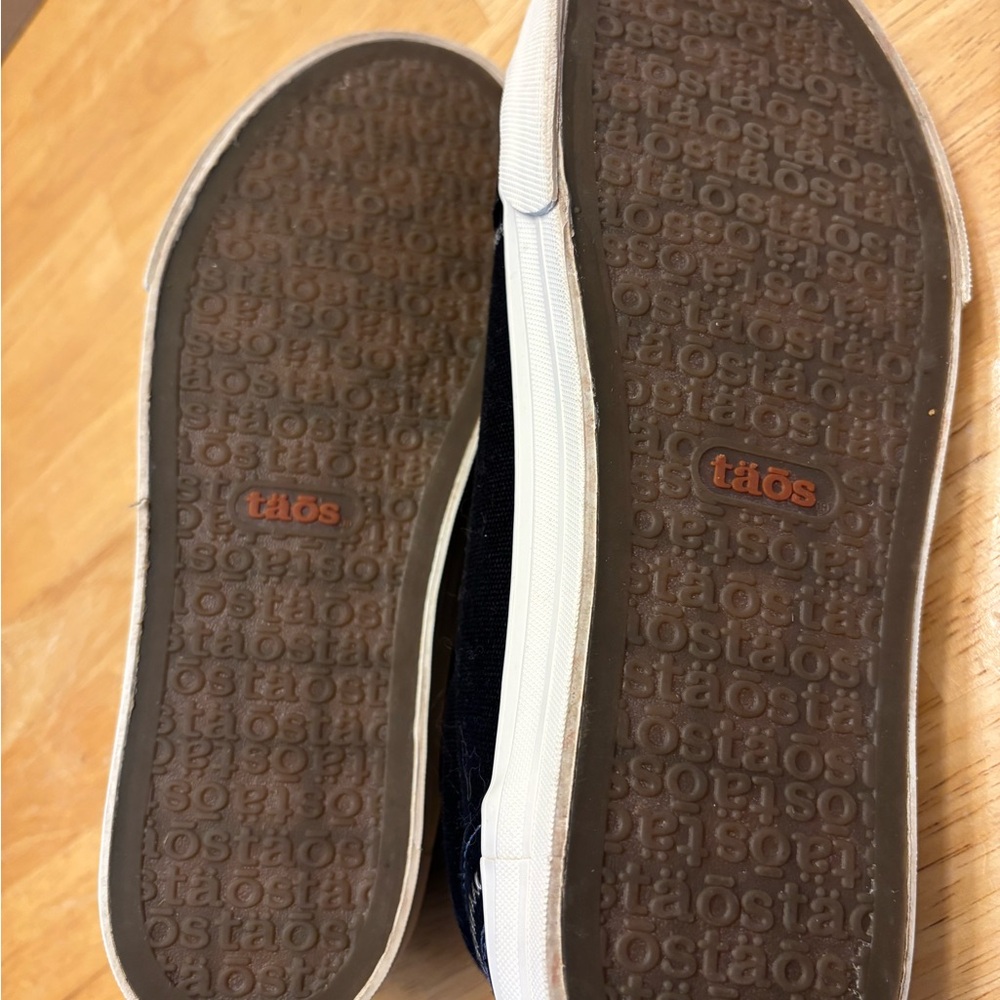 Taos Black Sneakers - Picture 4 of 4